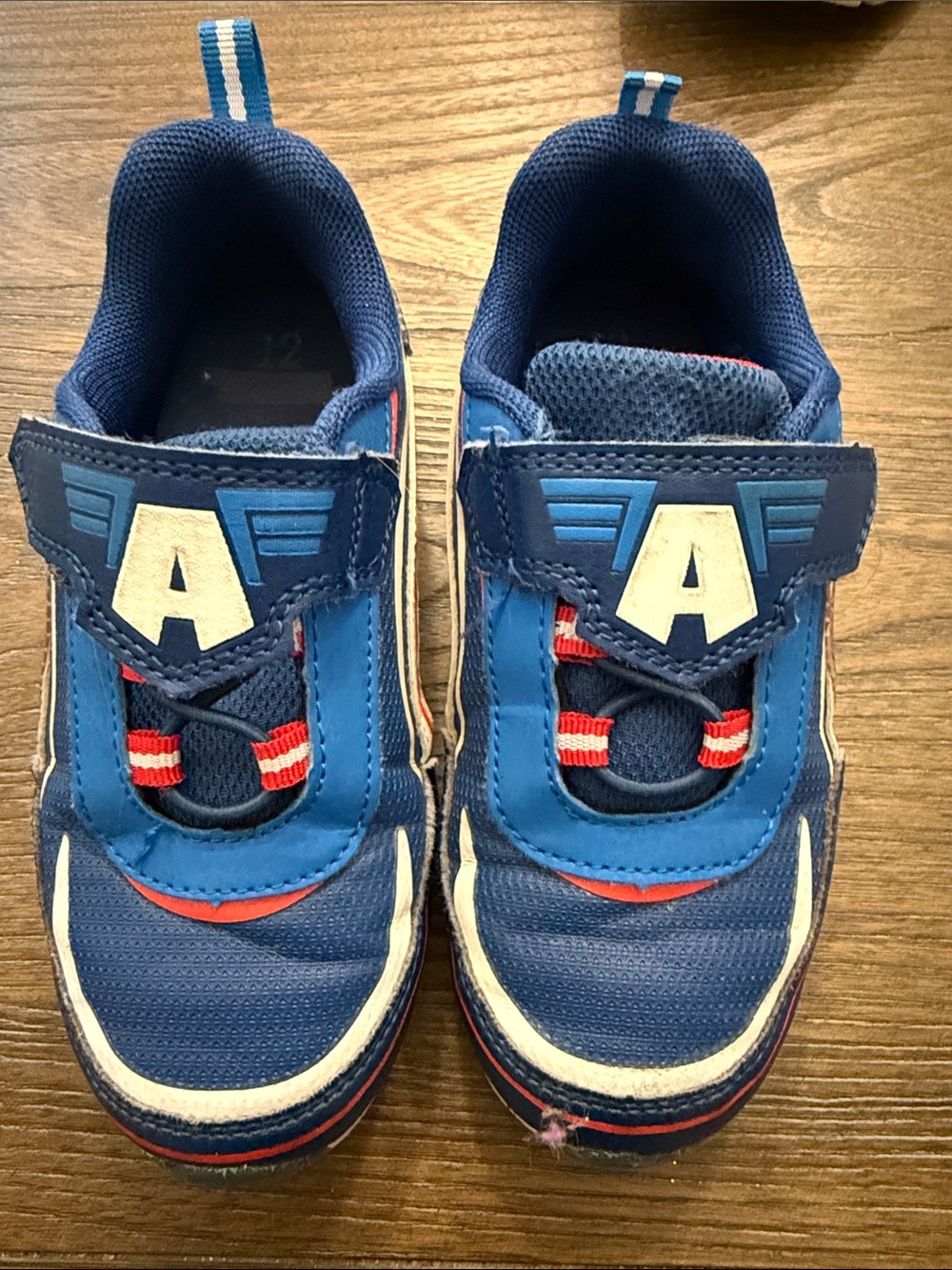 Marvel Avengers Target Light Up Blue Kids Sneakers with Red Accents Size 12